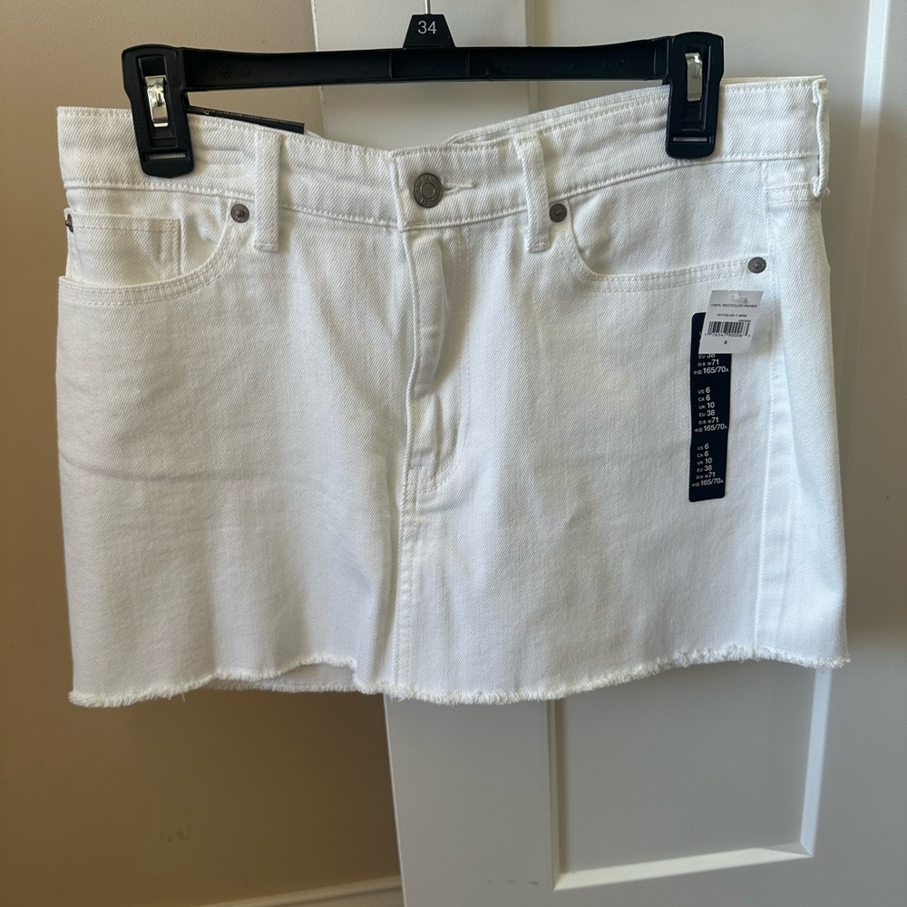 White Denim Gap Mini Skirt. New with tags. Size 6